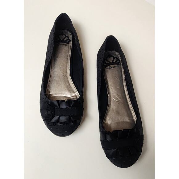 FERGALICIOUS By FERGIE Womens ALANA Ballet Flats Shoes Black Slip On Ruffle 7M - Picture 3 of 7